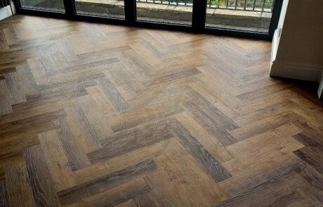 Elements-LVT-Rich-Reclaimed-Oak-Herringbone-4