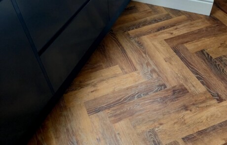 Elements-LVT-Rich-Reclaimed-Oak-Herringbone-7