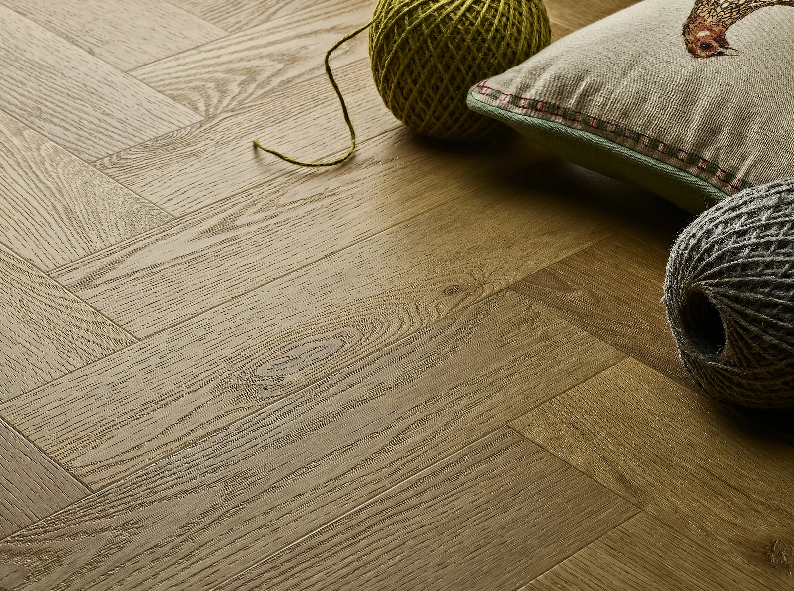 Natural Oak herringbone LVT